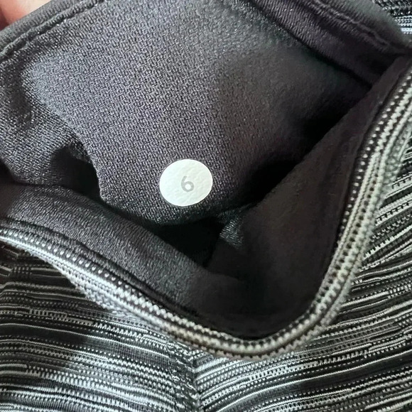 Lululemon Inspire Tight II Size 6 - Picture 8 of 15